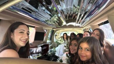 how many people fit in a limo