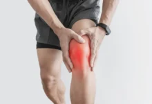 My knee hurts when i bend it and straighten it but no swelling
