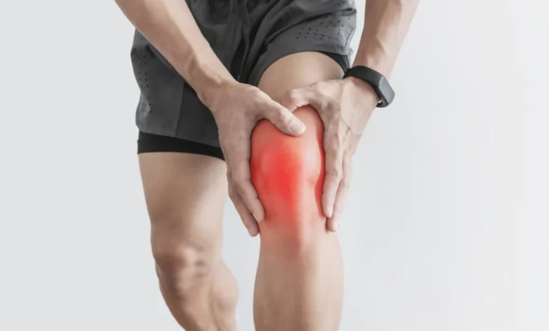 My knee hurts when i bend it and straighten it but no swelling